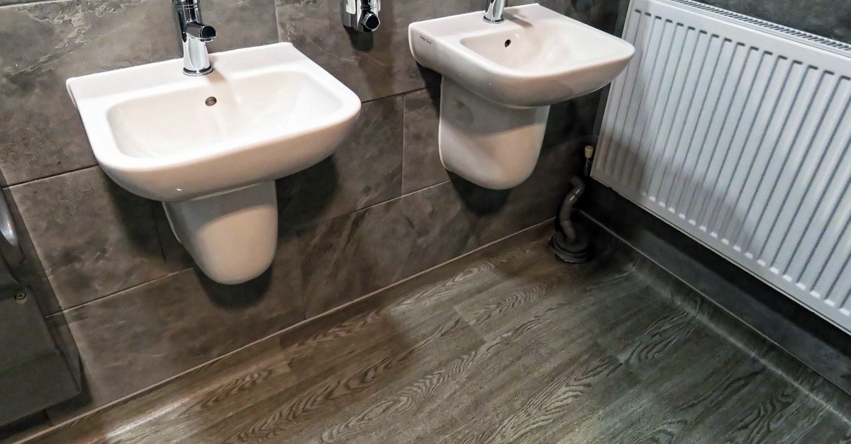 pavimento bagno in linoleum