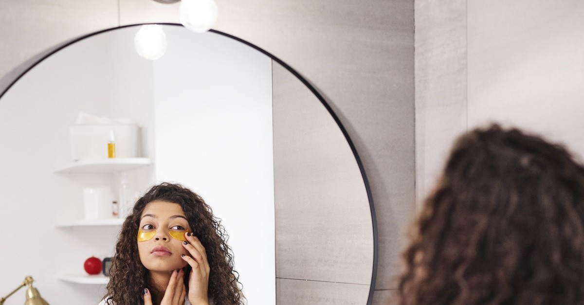 specchio senza cornice in bagno