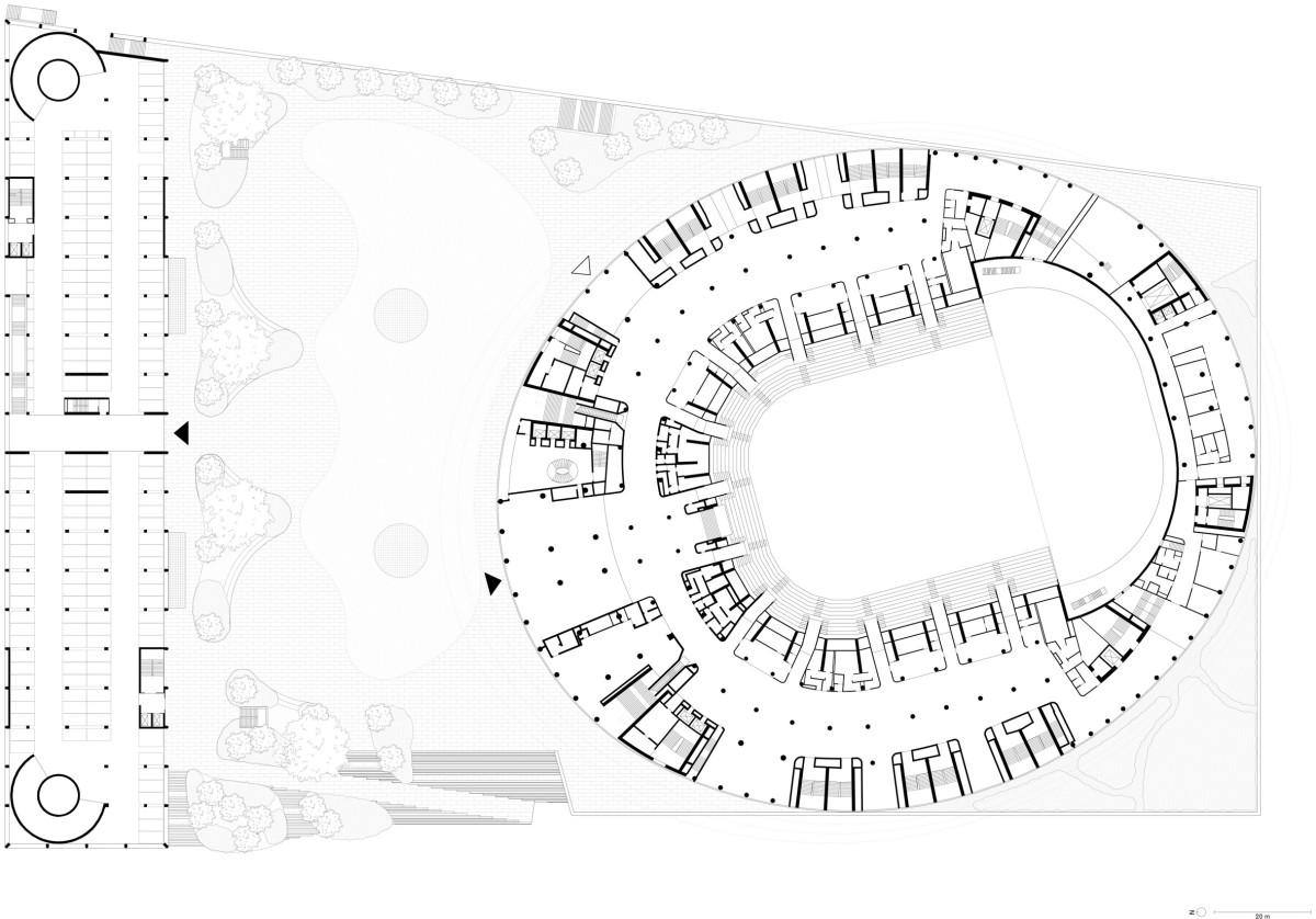 La elipse no solo evoca la tradición clásica, sino que optimiza la distribución de asientos y la relación entre público y pista.