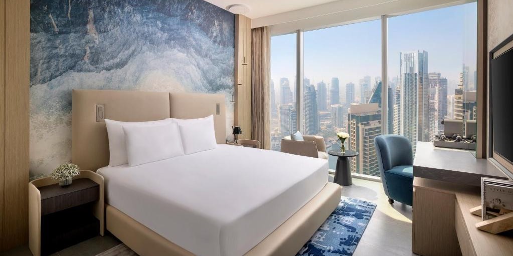 Dubái inaugura el hotel más alto del mundo con 82 plantas de lujo