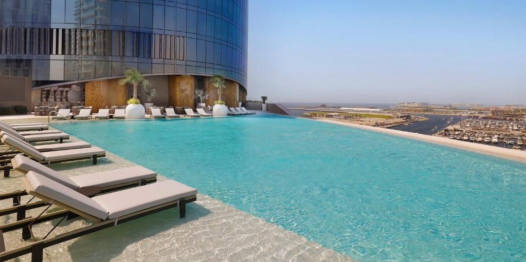 Dubái inaugura el hotel más alto del mundo con 82 plantas de lujo