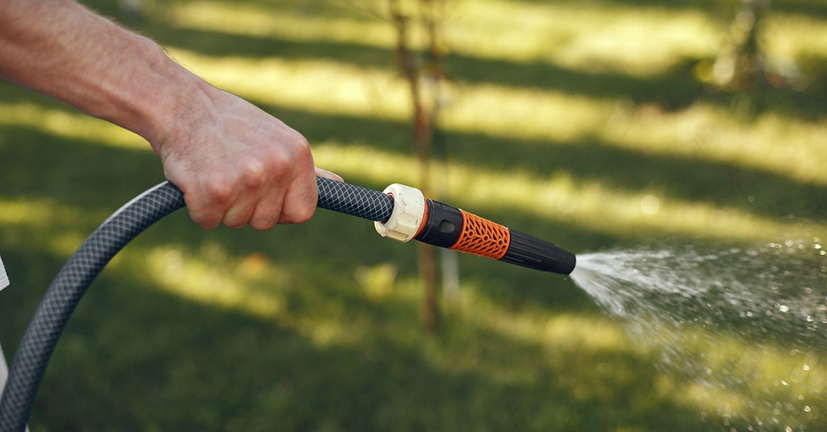 Annaffiare il giardino condominiale