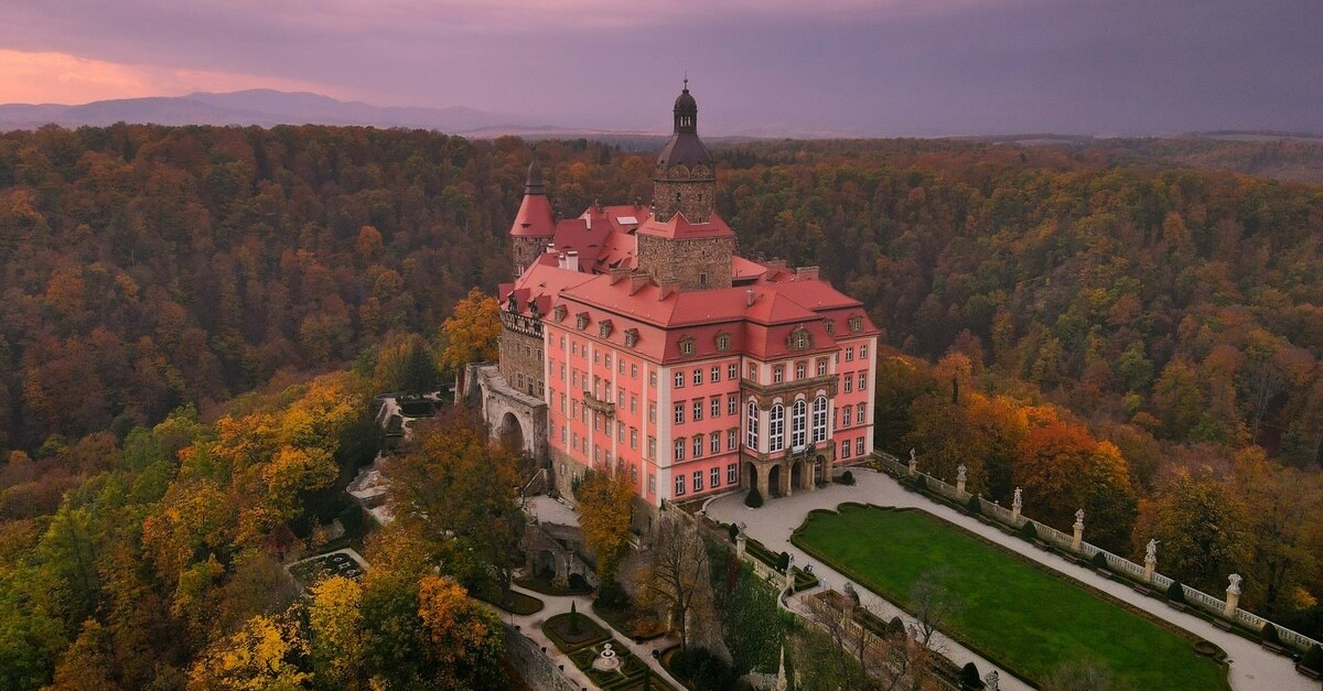 castello di ksiaz al tramonto