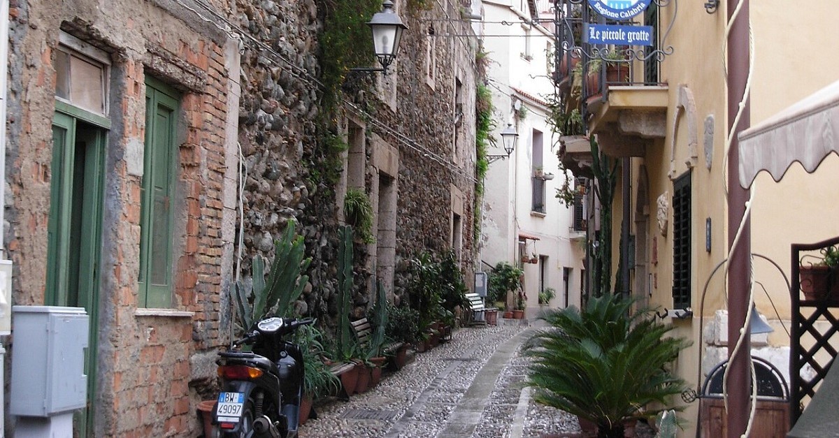 Edifici antichi tra i vicoli di Chianalea di Scilla