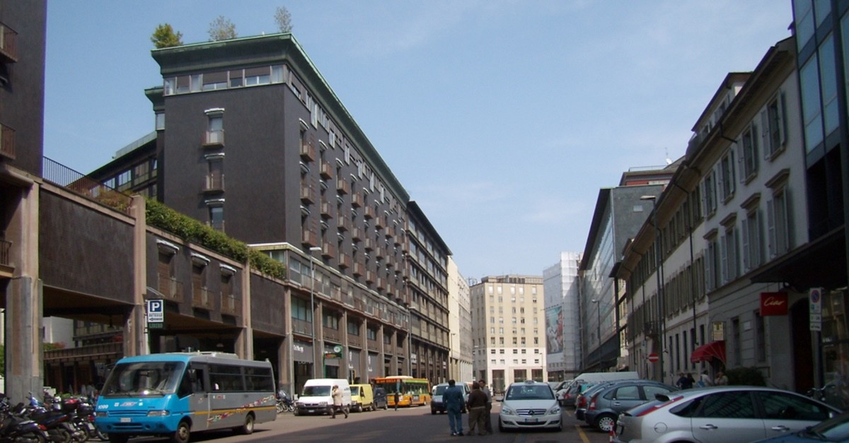 complessi per uffici e abitazioni di corso Europa Milano