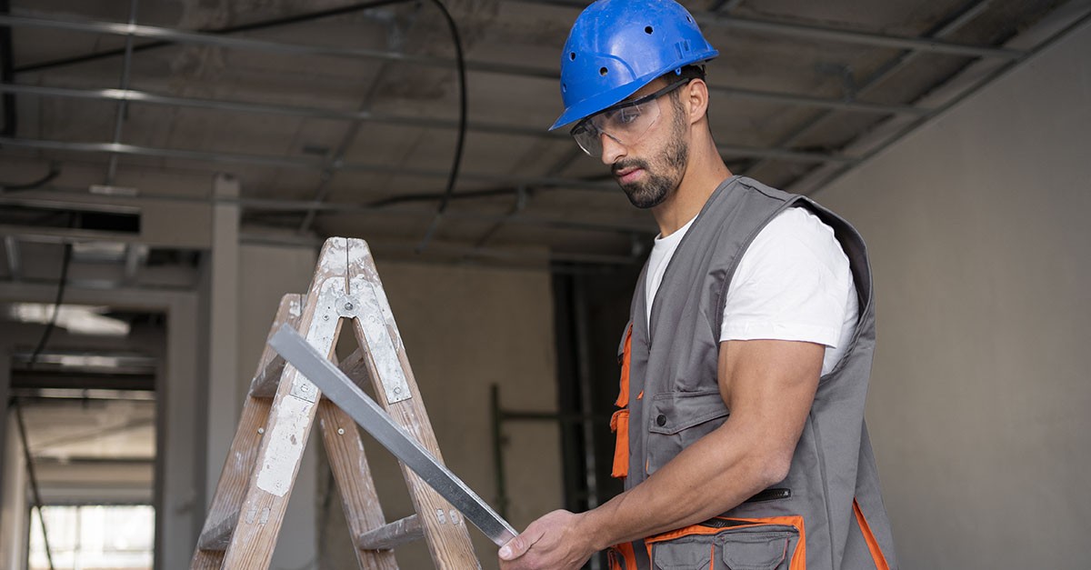 Verifica dei danni in un appartamento inagibile