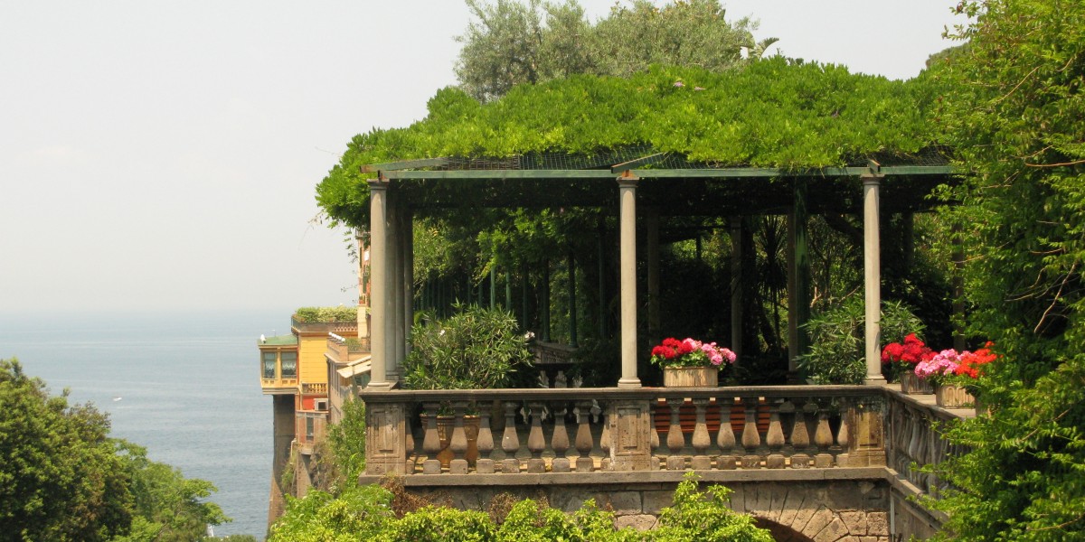 cheap property in italy under 100k near the sea