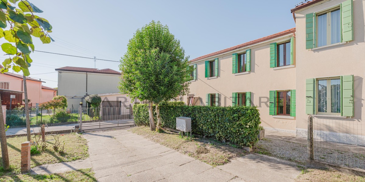 case indipendenti da ristrutturare