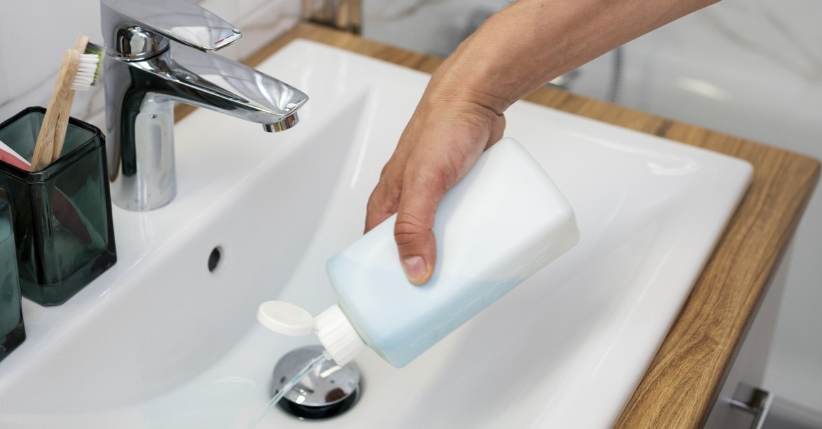 pulizia lavandino bagno