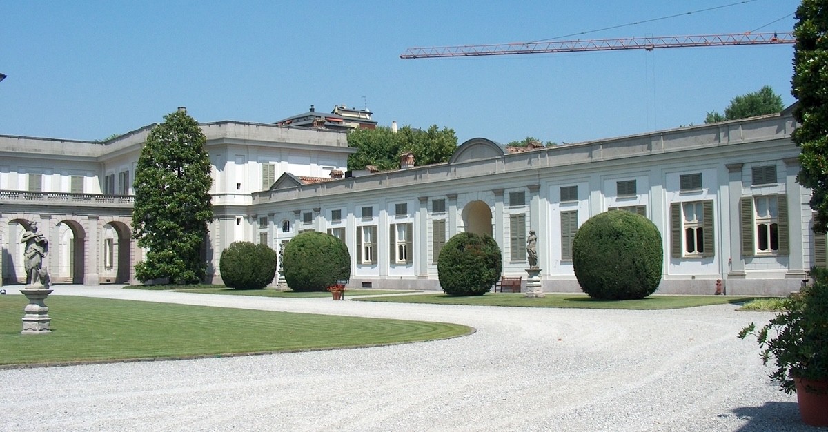 vista laterale villa borromeo d'adda