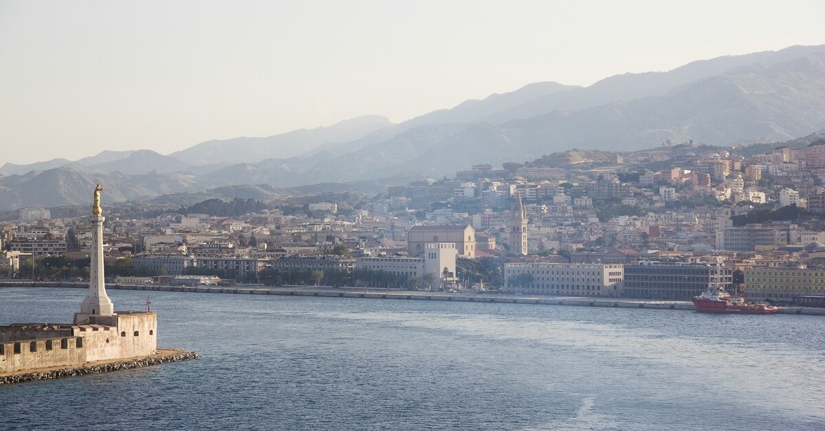 vista su messina in sicilia