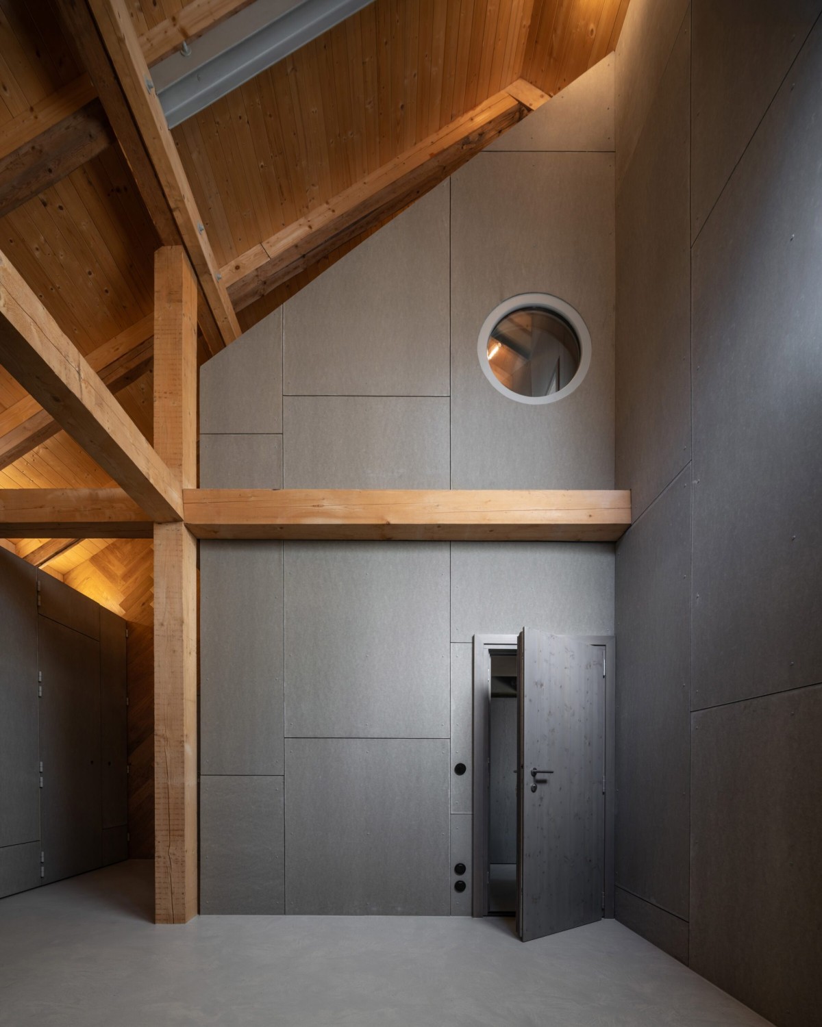 Il piano alto è il luogo in cui si concentra lo spazio abitabile più grande dell'ampliamento