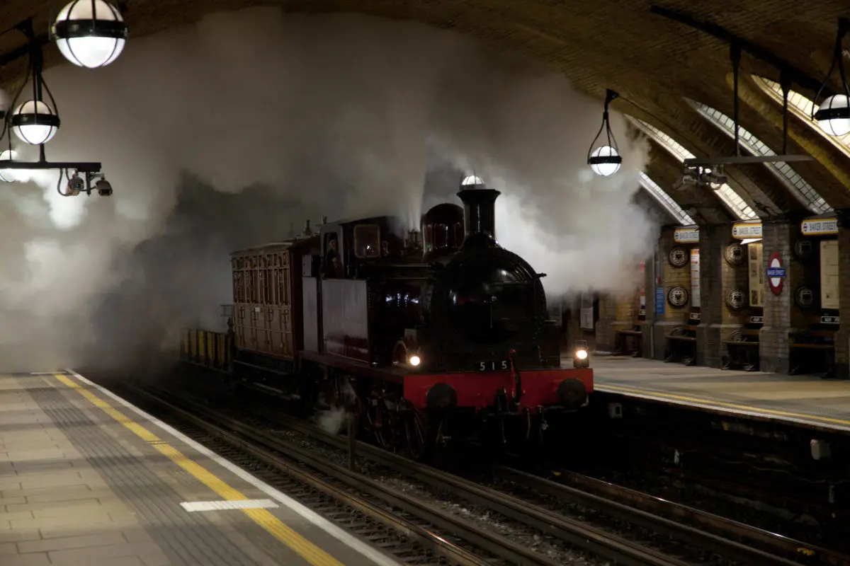 Nel 2013, per celebrare il 150° anniversario della Metropolitan Line, una locomotiva ha viaggiato all'interno della metropolitana di Londra