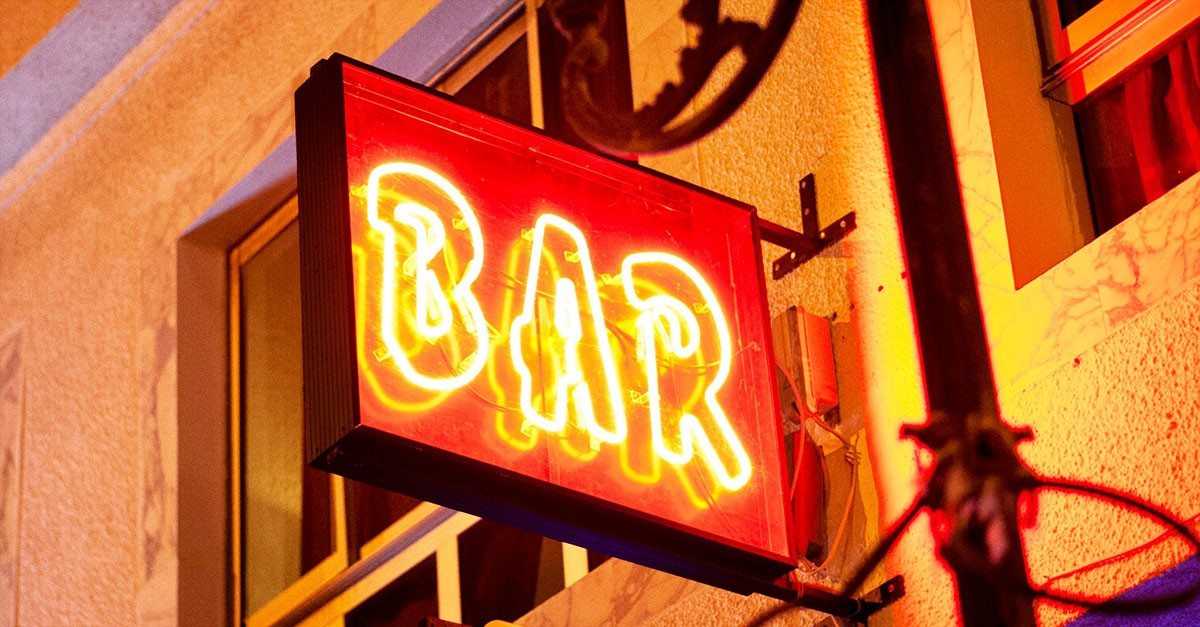 Insegna del bar in condominio