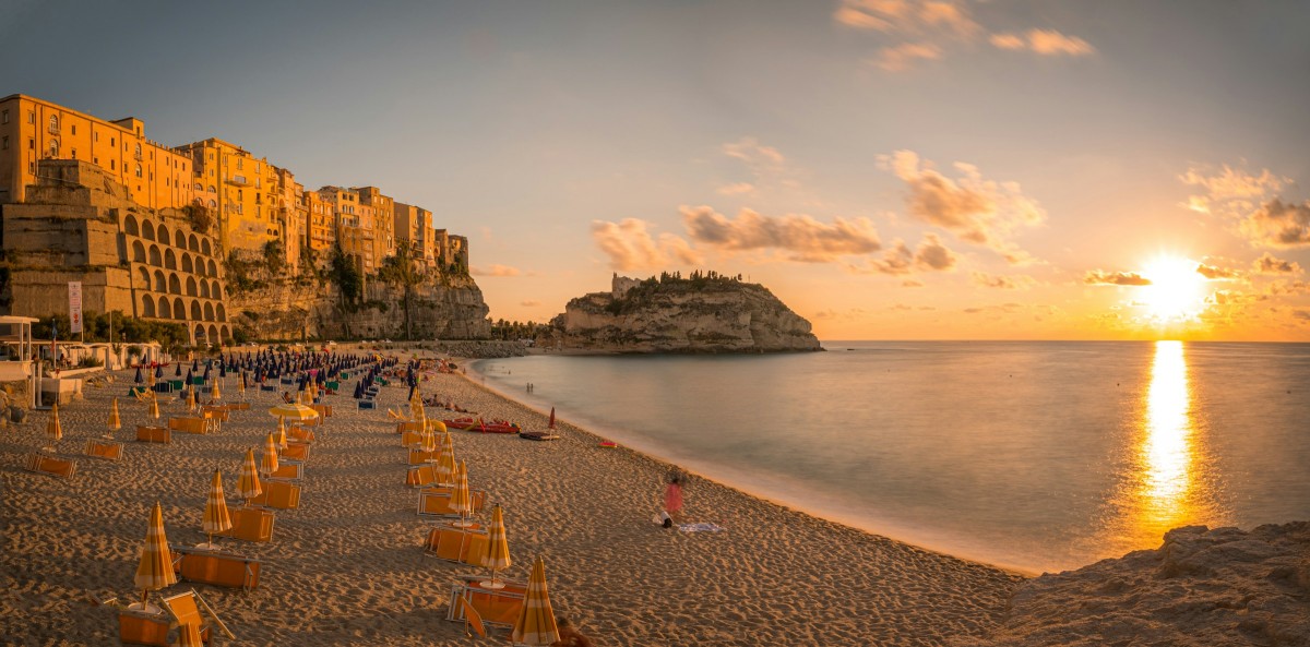 Sonnenuntergang am Strand von Tropea
