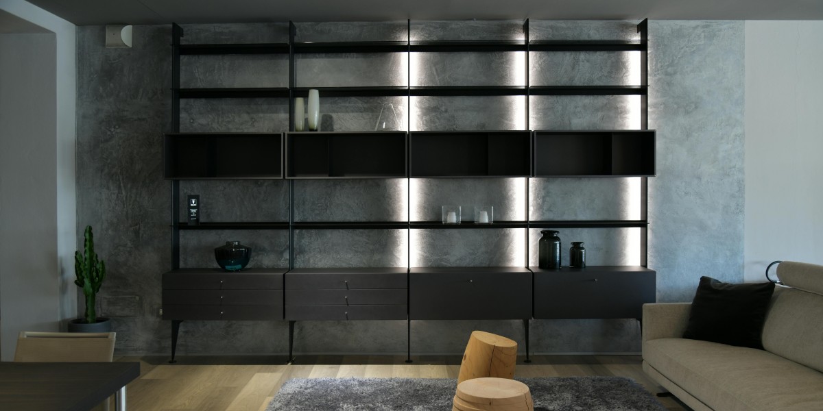 dipingere una parete di nero 