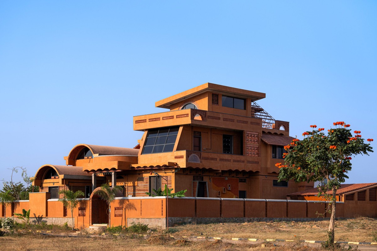 Una vivienda que refleja el paisaje circundante en el sur de la India.