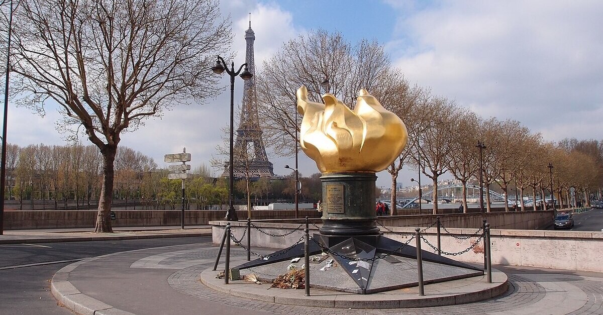La fiamma della Statua della Libertá a Parigi