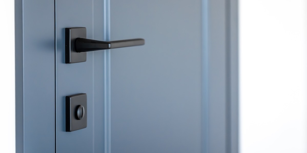 Porta interna blu, minimale e sicura 