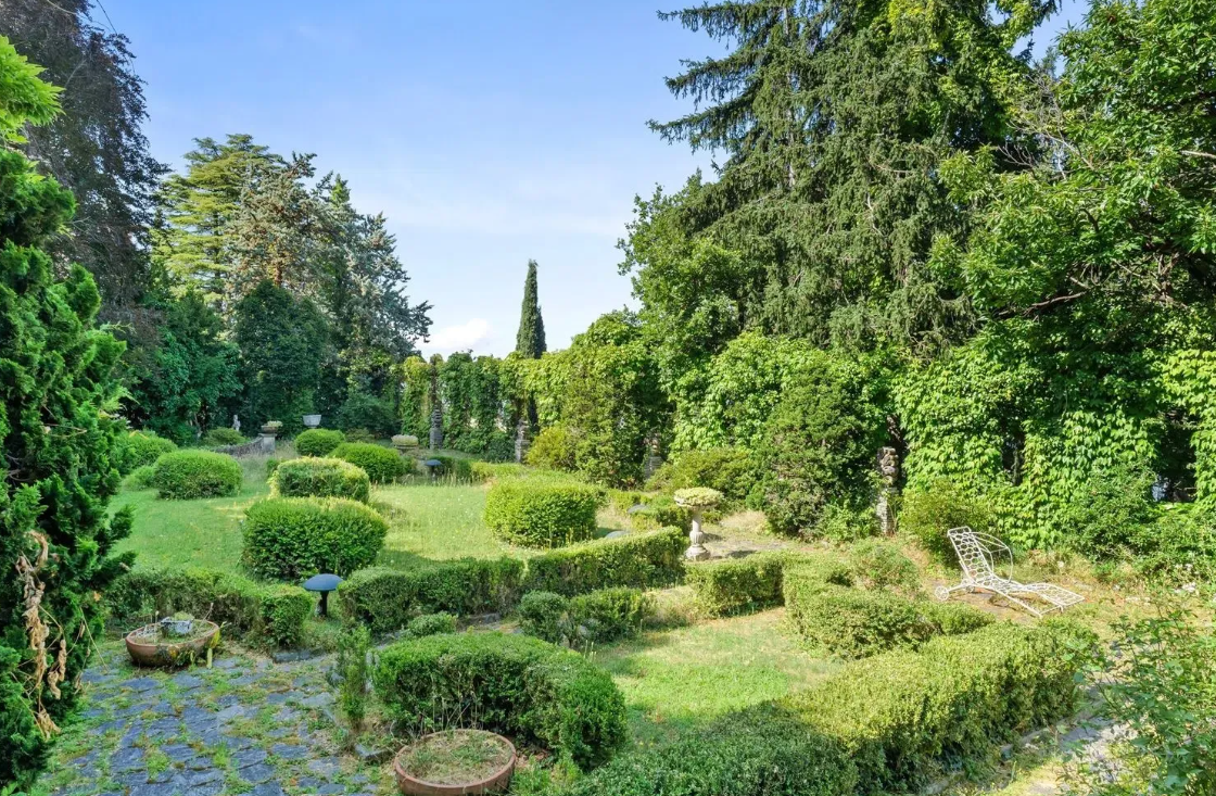 villa con giardino