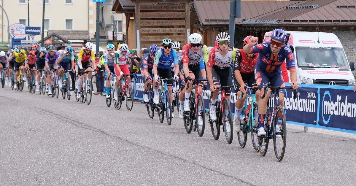 Corridori al Passo del Tonale nel Giro 2025 
