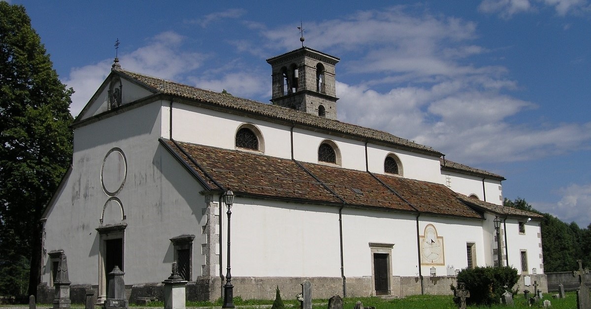 Pieve di Santa Maria Annunziata in Castoia, che sovrasta Socchieve