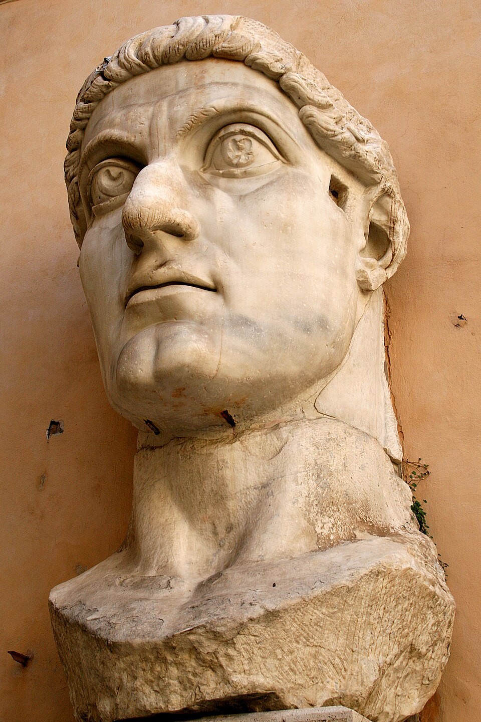 Busto dell'imperatore Costantino I, fondatore di Costantinopoli, conservato nei Musei Capitolini di Roma
