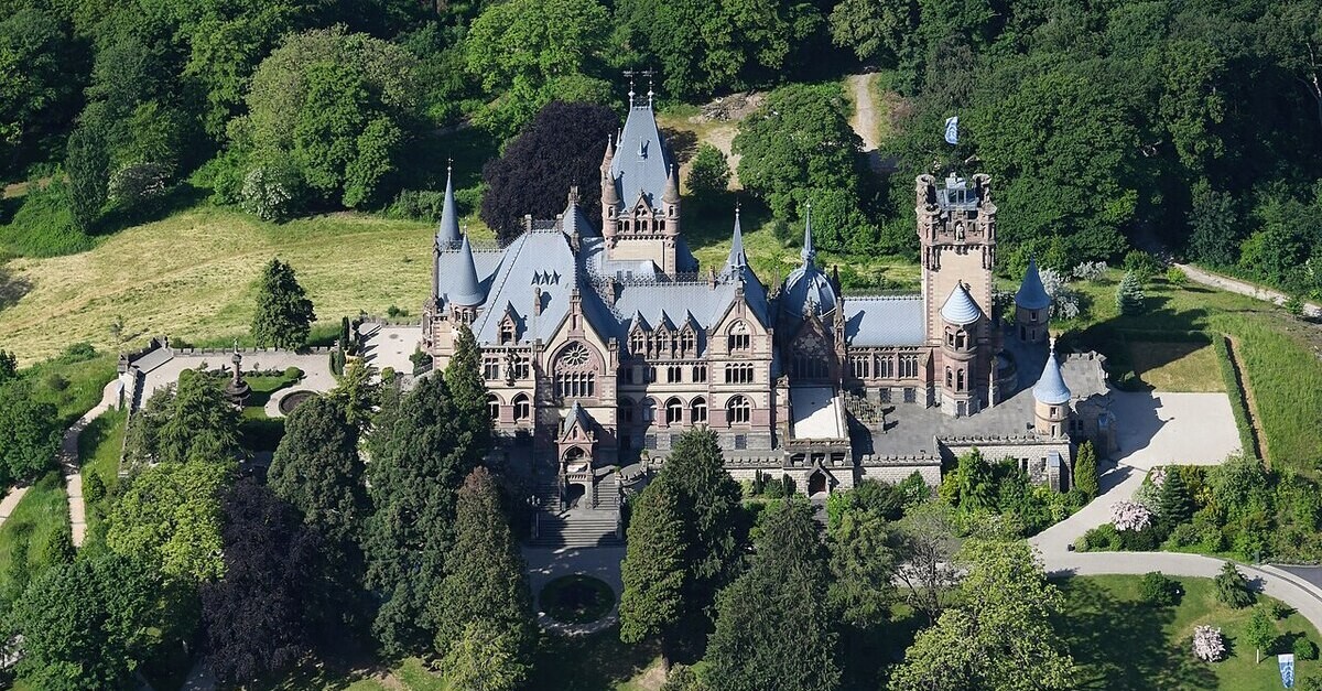 Il Castello di Drachenburg visto dall'alto