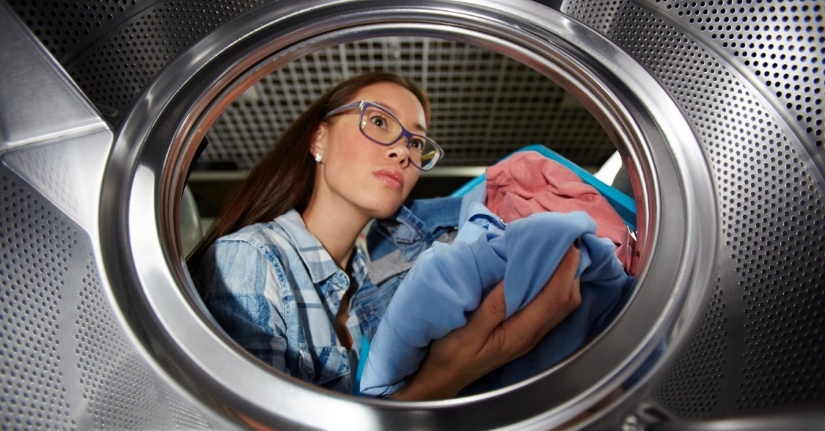 Visuale dall'interno di una lavatrice