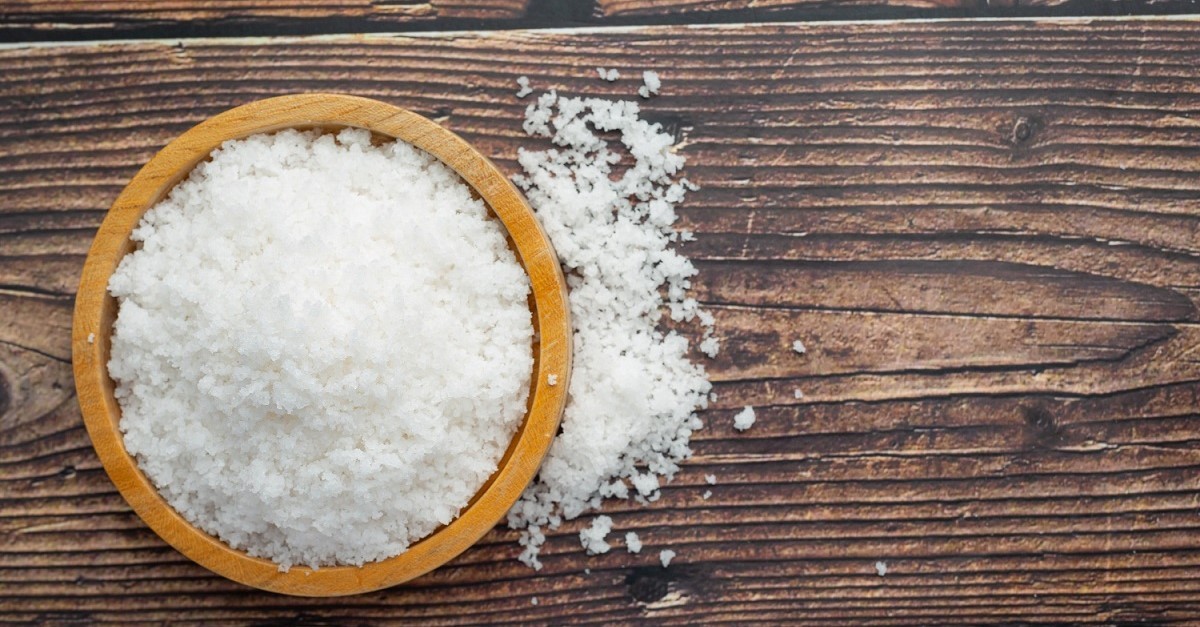 Una ciotola di sale grosso