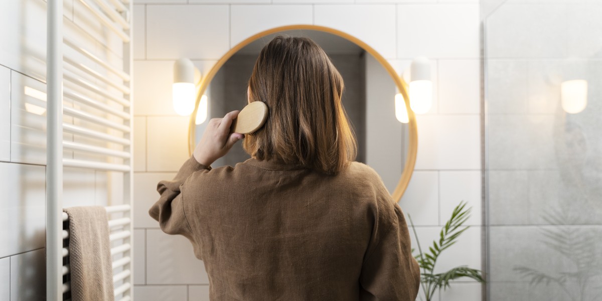 specchio bagno luce calda o fredda