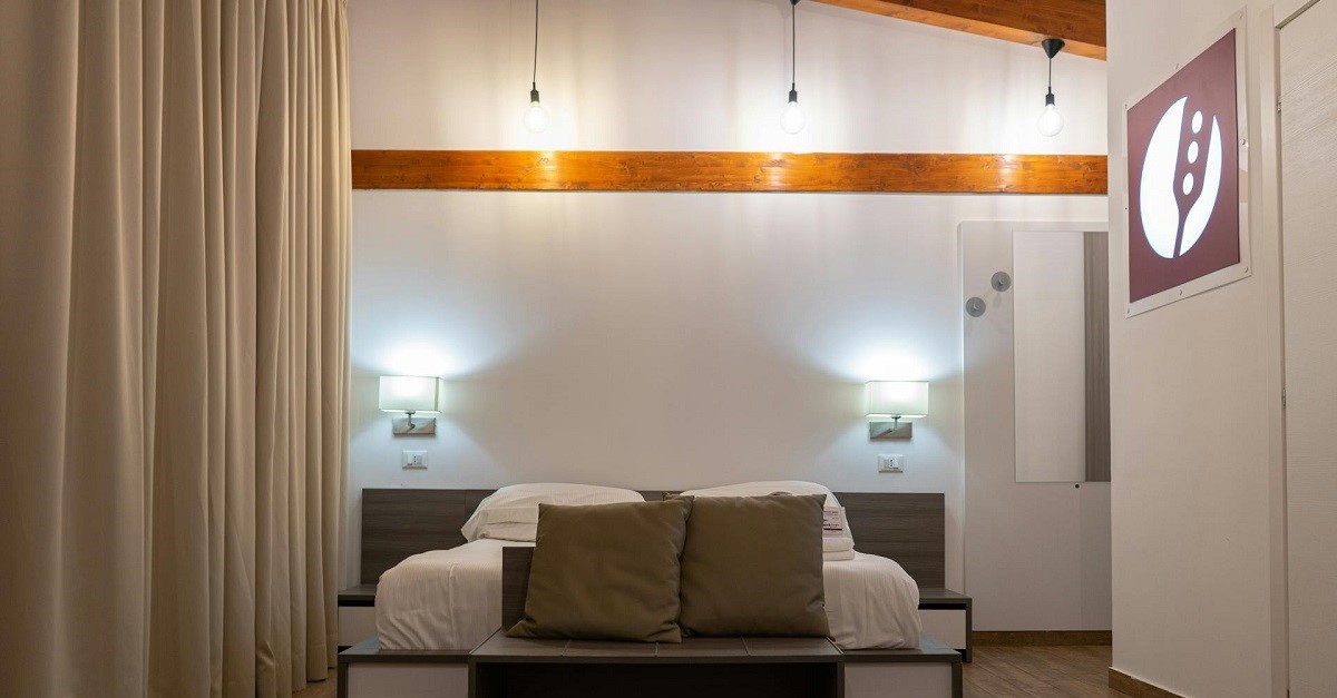 Camera da letto dalla forma irregolare