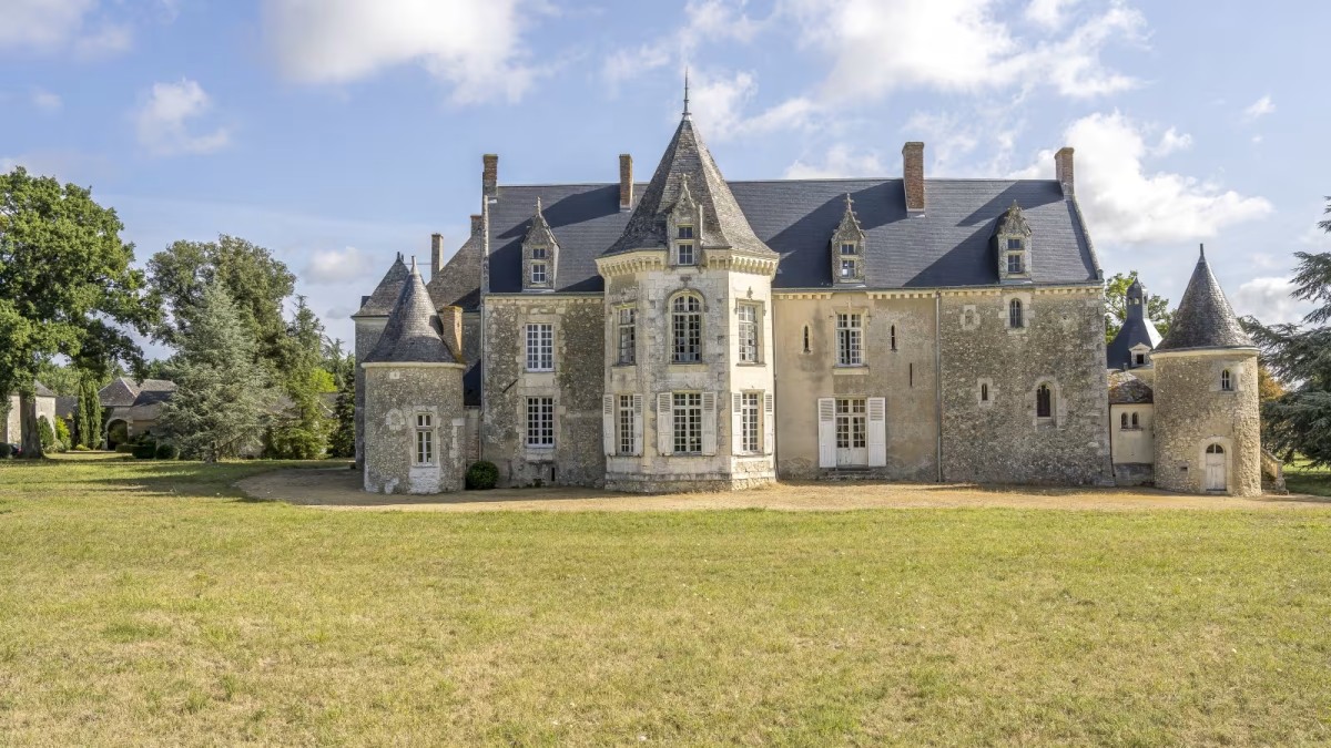 Castello medievale del XV secolo in vendita in Francia