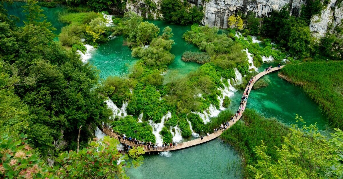 Passerella di legno nel parco di Plitvice