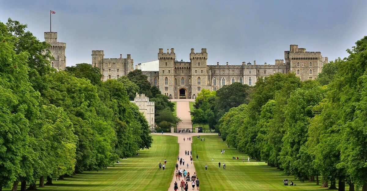 Il lungo viale che porta al Castello di Windsor