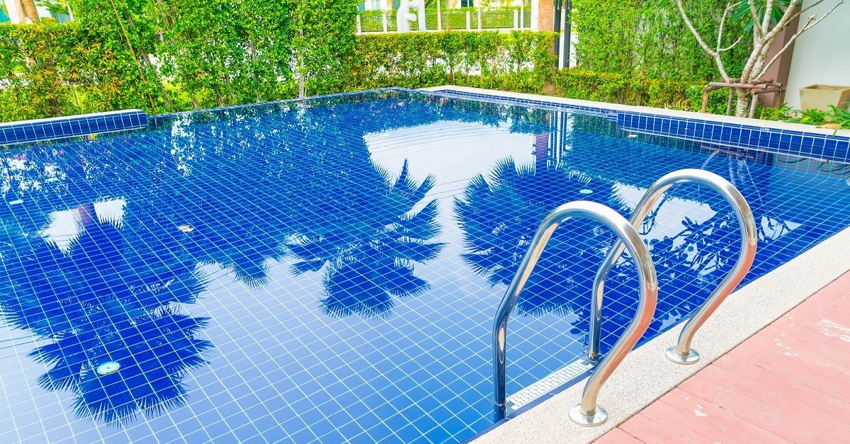 Piscina dal fondo basso