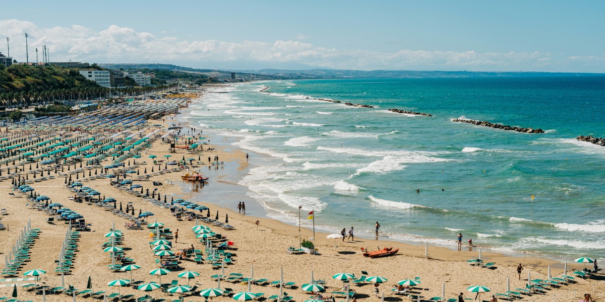 How much does it cost to go to the beach in Italy