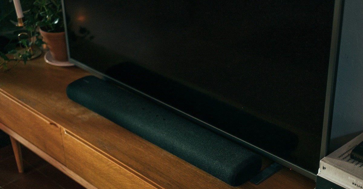 Un televisore con soundbar