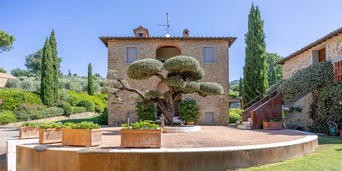 Arezzo estate for sale