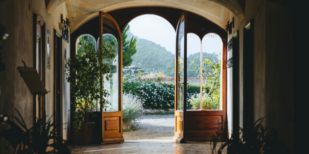 foreign buyers purchase luxury property Italy