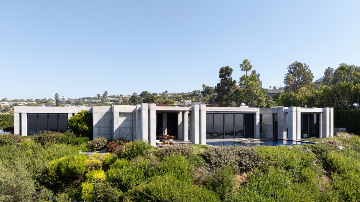 El ‘búnker’ del fundador de Oakley en Beverly Hills se vende por 47 millones de dólares
