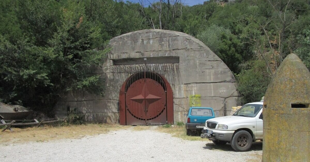 L'entrata del bunker di Mussolini sul Monte Soratte