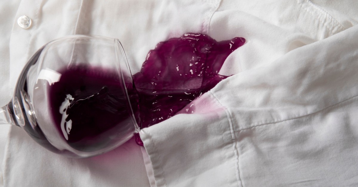 Macchia di vino su tovaglia