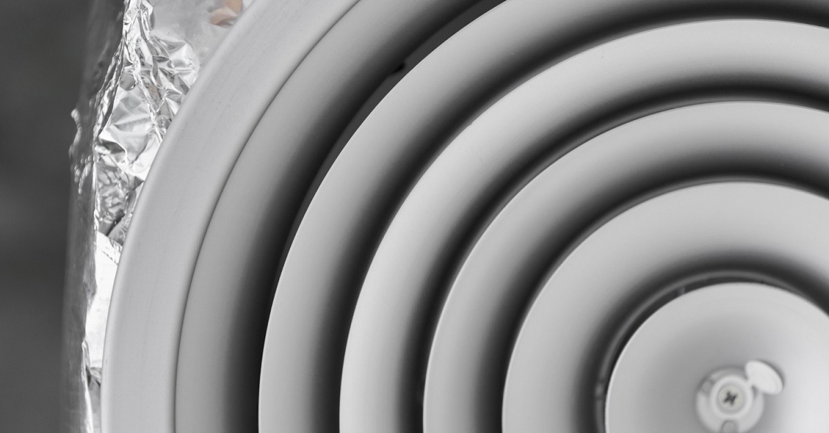 Dettaglio di un sistema di ventilazione a soffitto
