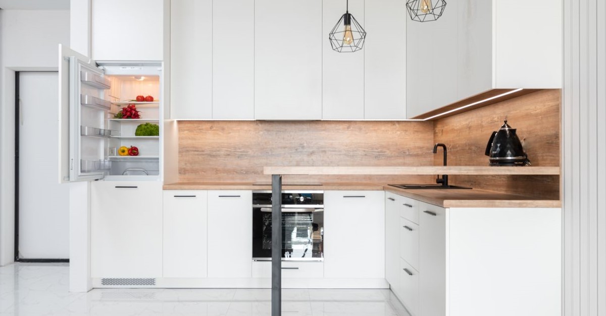 Cucina con frigo a incasso