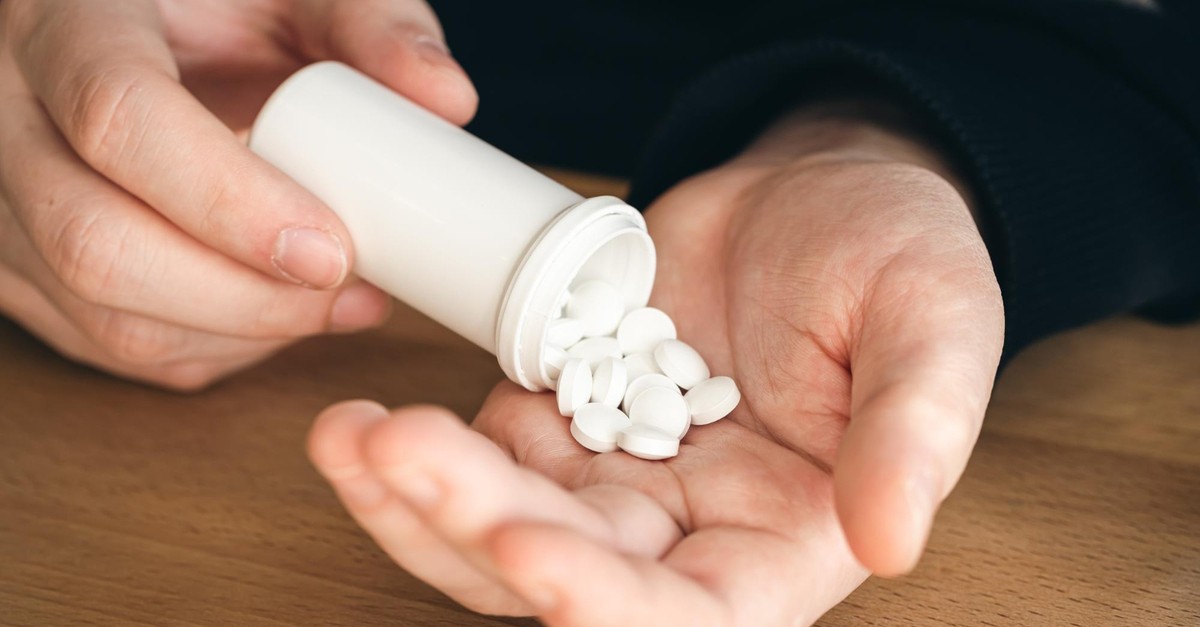 L'aspirina per togliere i residui di un fazzoletto di carta dai vestiti