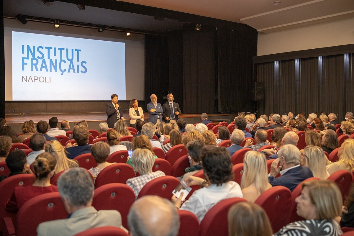 Comment fonctionne le réseau français en Italie ? Ambassade, Consulat et Institut français : quelles sont leurs missions ?