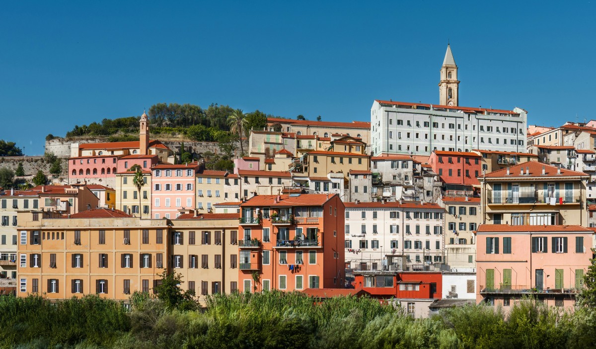 Vivre en Italie et revenir souvent en France : quelles villes choisir ?