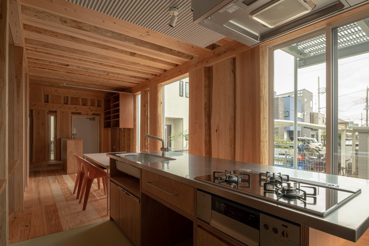 La cucina e la sala da pranzo si trovano al piano terra e sono disposte in un unico ambiente open space