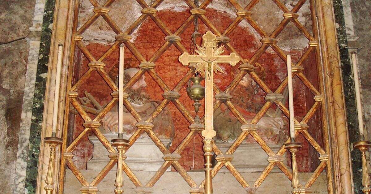 Affresco di origine medievale dove sono raffigurati Pietro e Paolo